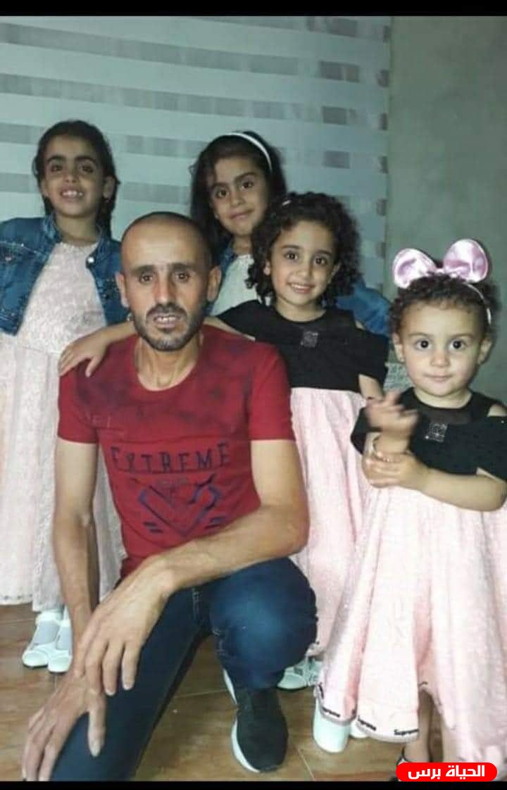 الرئيس عباس يعزي والد الشهيد عماد دويكات