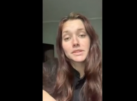 فتاة تعيش مع ثلاثة رجال في بيت واحد لسبب غريب