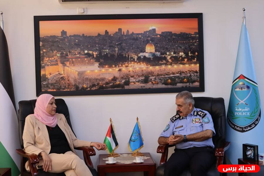 حمد تلتقي مدير عام جهاز الشرطة الفلسطينية