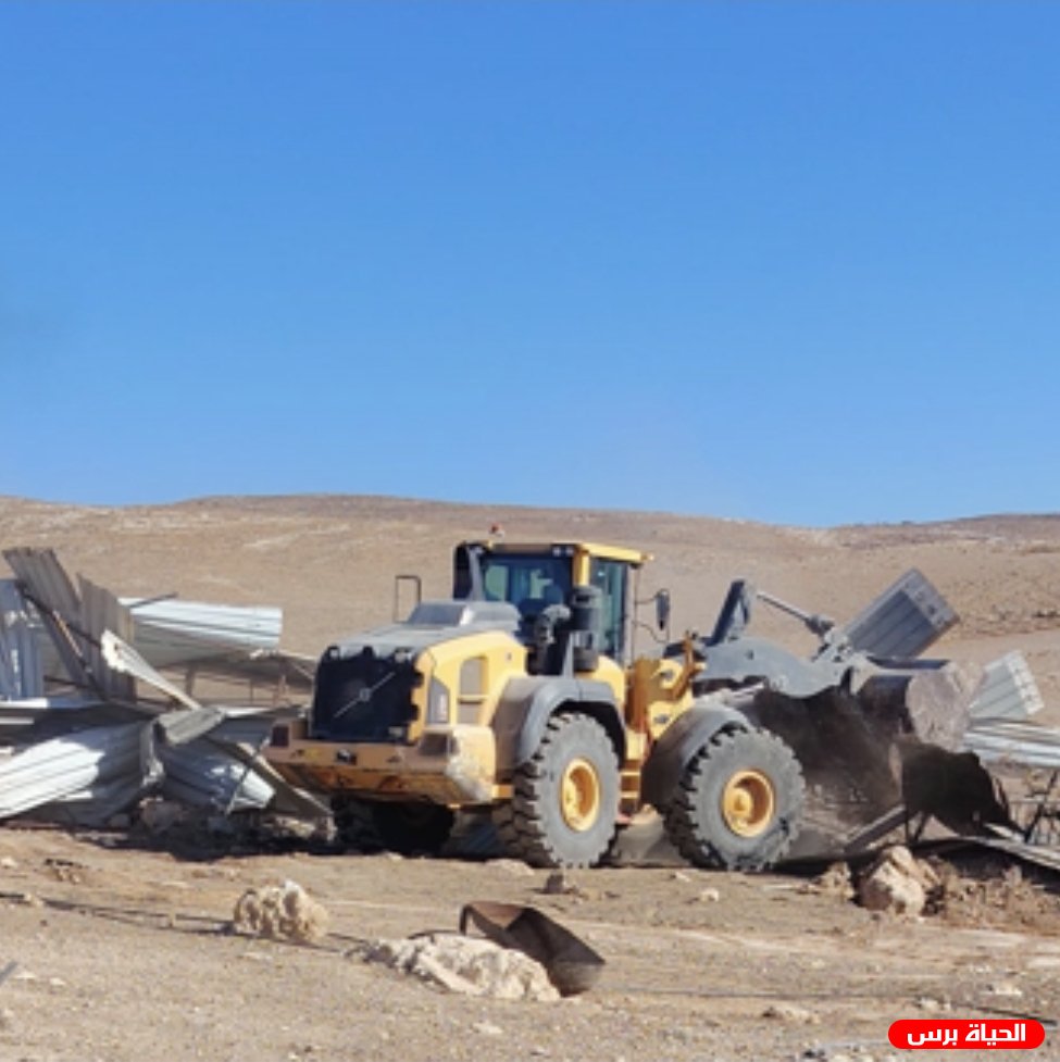 الاحتلال يهدم مساكن وآبار مياه وحظائر أغنام في مسافر يطا