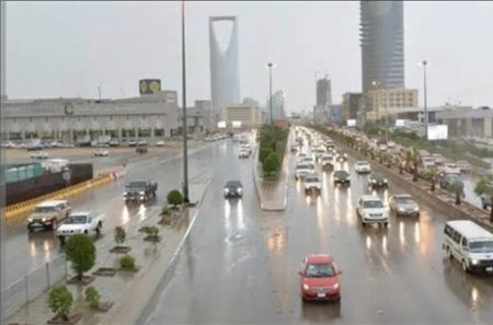 منخفض جوي .. أمطار رعدية ورياح نشطة تضرب مناطق سعودية اليوم الجمعة.. وتحذيرات من تدني الرؤية