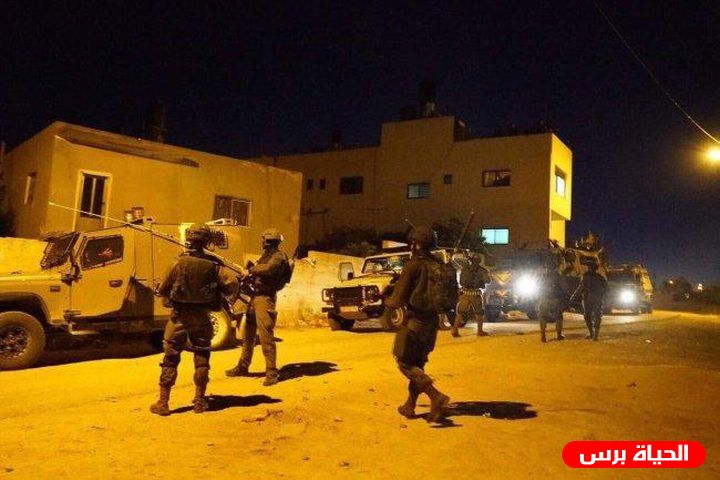 الاحتلال يداهم مسجدا في العيسوية ويصيب ثلاثة مصلين