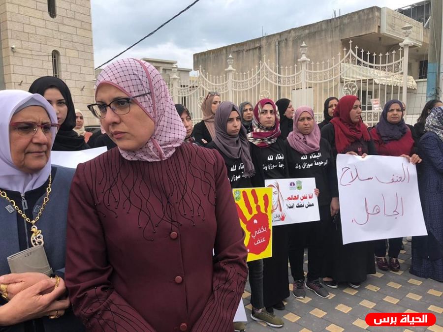 الاحتلال يقمع وقفة منددة بقتل النساء أمام باب العامود بالقدس المحتلة