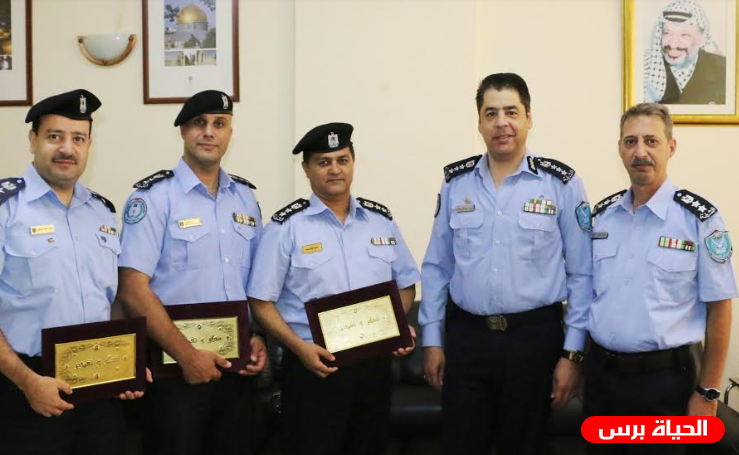 مدير ادارة العلاقات والاعلام يكرم ثلاثة مدراء افرع للعلاقات العامة لجهودهم في المخيمات الصيفية