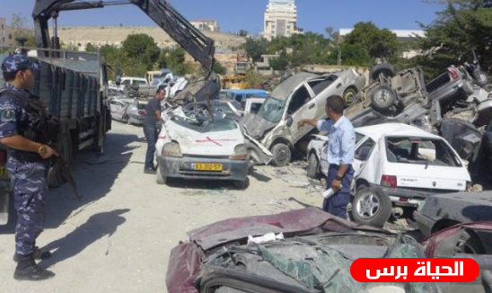 الشرطة وبأسناد من الأجهزة الأمنية تتلف 100مركبة غير قانونية غرب رام الله