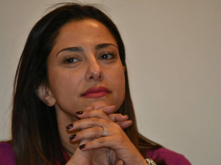 حنان مطاوع تنشر صورتها من داخل غرفة الولادة