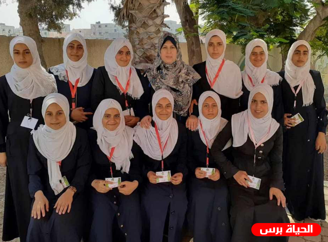 المعلمة منى نشوان تطبق مبادرة خلاقة بعنوان “بعملي يزهو أملي وتزهر مدرستي”