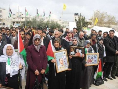 وقفة في طولكرم دعما للأسرى المرضى والمضربين عن الطعام