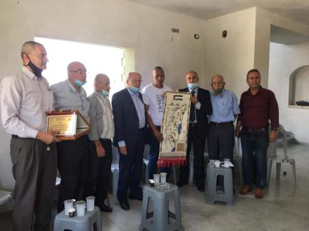 "هيئة الأسرى" ومحافظة جنين تكرمان الأسير المحرر زياد السيلاوي