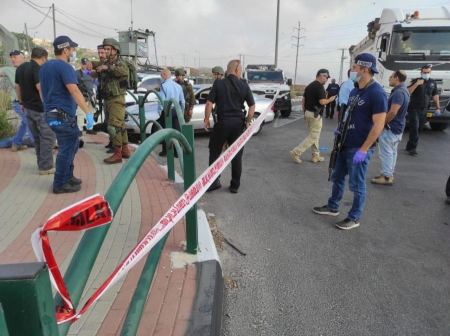 Israeli forces shoot, injure Palestinian at major checkpoint near Nablus