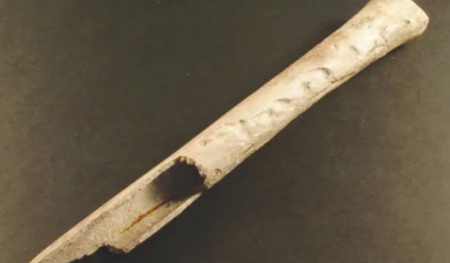 اكتشاف آلات موسيقية مصنوعة من عظام الإنسان قبل 4500 عام