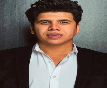 عمر كمال يوجه رسالة لوالدته