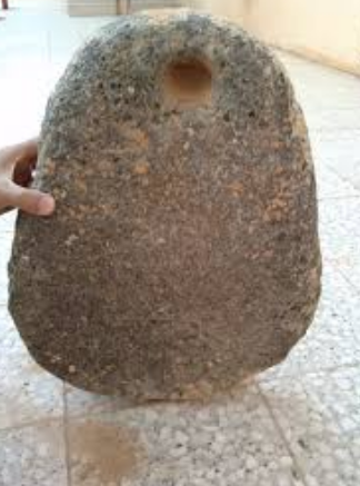 جريمة بشعة: قتل زوجته بحجر الرحى