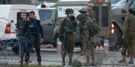 Occupation forces shut down entrance to camp near Ramallah