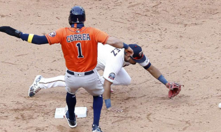 Astros take what they're given in 3-run ninth 