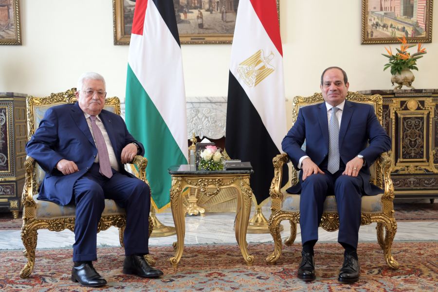 الرئيس عباس يجتمع بنظيره المصري 