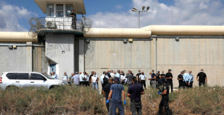 هيئة الأسرى: إدارة السجون تجري تنقلات واسعة في صفوف الأسرى وتخلي سجن جلبوع