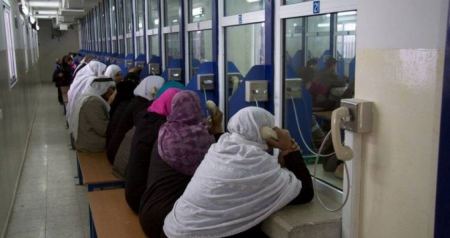 57 مواطناً من غزة يزورون أبناءهم الأسرى في نفحة