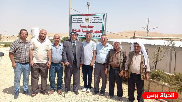 القيادي الشيوخي ووفد فتحاوي يزورون مدرسة المجاز في مسافر يطا