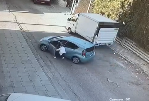 سحلها وسرق مركبتها .. تفاصيل اعتقال مجرم أصاب فتاة بجراح خطيرة