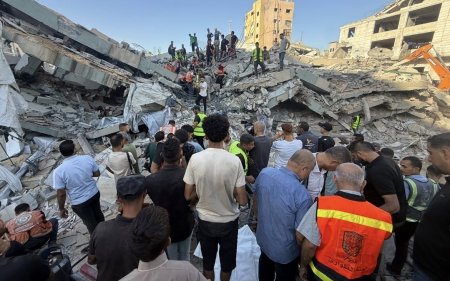 انهيار عمارة السعادة في غزة فوق عائلات نازحة.. عشرات الضحايا ومفقودون تحت الركام