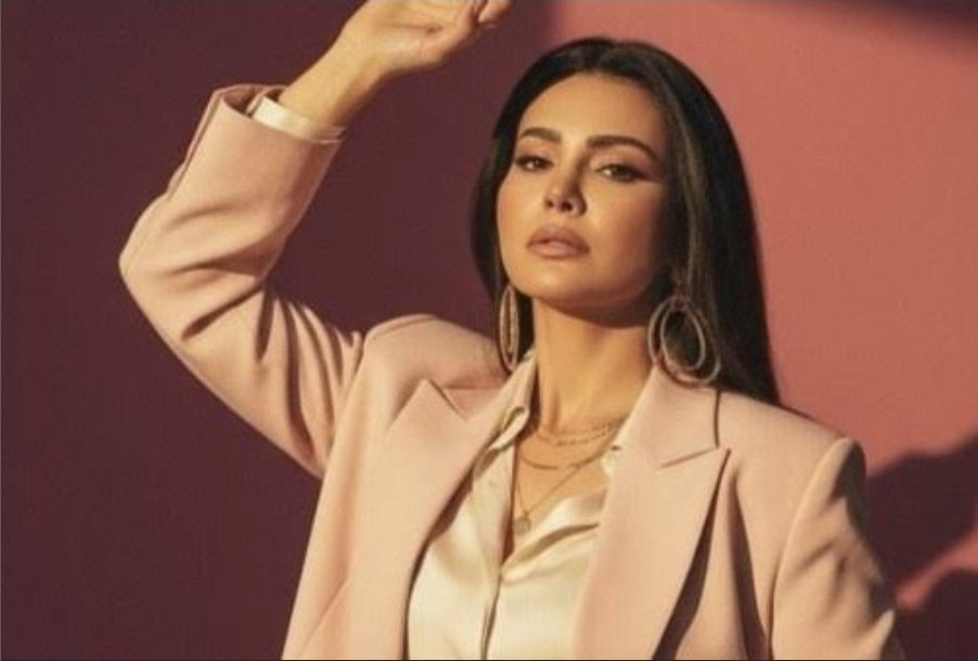 دينا فؤاد تتصدر الترند من جديد.. ظهور لافت وحديث عن بدايتها الفنية