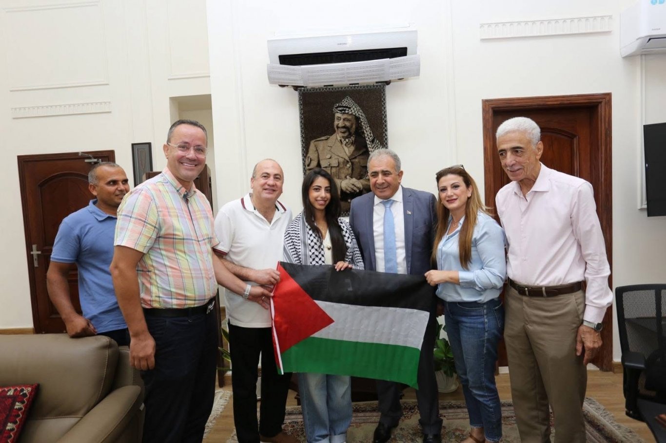 السفير محمد الأسعد يكرّم ناديا نجم... من إرث الشهيد أمين كايد إلى منصة التفوق