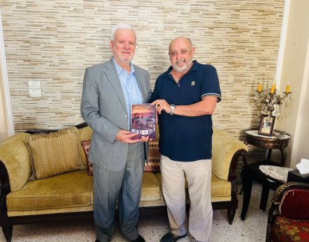 من نار بيروت إلى ذاكرة التاريخ.. فتحي أبو العردات يتسلّم دراسة توثّق عقداً مفصلياً من تاريخ لبنان وفلسطين