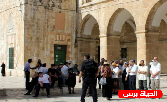 عشرات المستوطنين يقتحمون باحات الأقصى المبارك