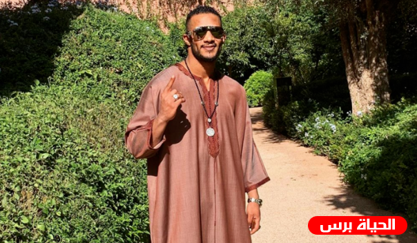 محمد رمضان يعد الطيار المتضرر بسببه بالتعويض