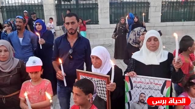 اضاءة شموع في بيت لحم تضامنا مع الأسرى المضربين عن الطعام