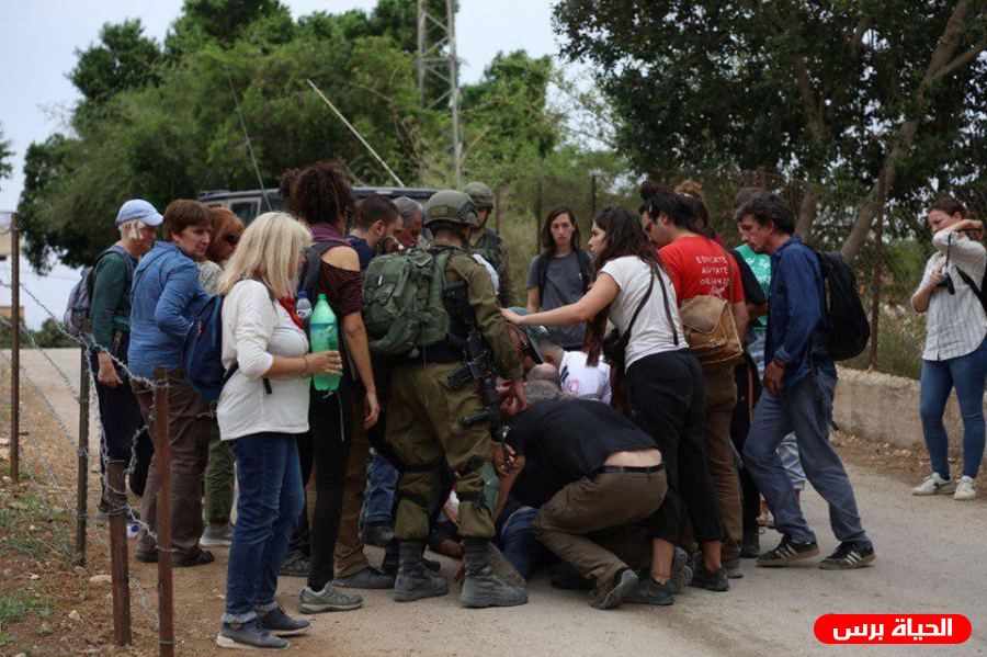 الاحتلال يعتقل مواطنا ويقمع مسيرة تضامنية مع الاسرى في القدس