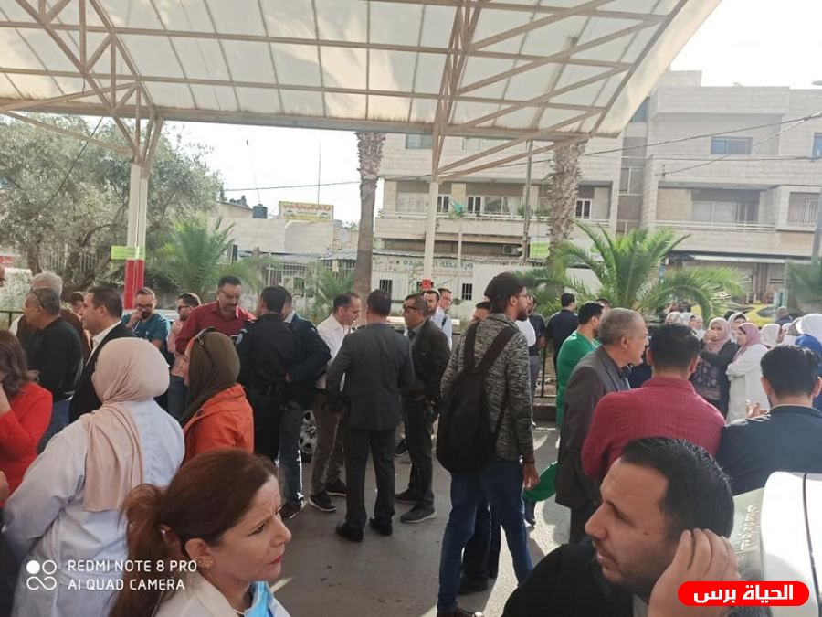 نابلس: وقفة احتجاجية رفضا للاعتداء على أحد العاملين في مستشفى رفيديا