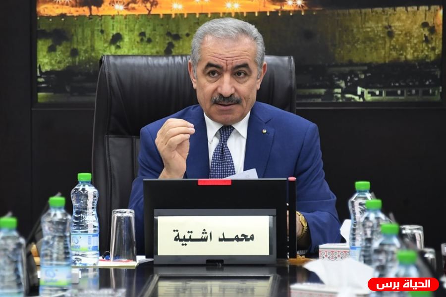 اشتية يدعو الجامعات إلى مواءمة برامجها الأكاديمية مع احتياجات سوق العمل