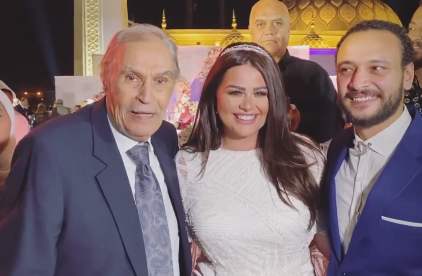 ظهور مفاجئ للفنان عزت العلايلي يخطف الأنظار