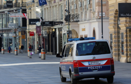 قتلت أطفالها الثلاثة وأبلغت الشرطة 