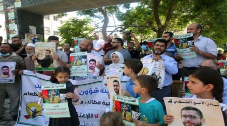 وقفة تضامنية مع الأسرى المضربين عن الطعام في جنين