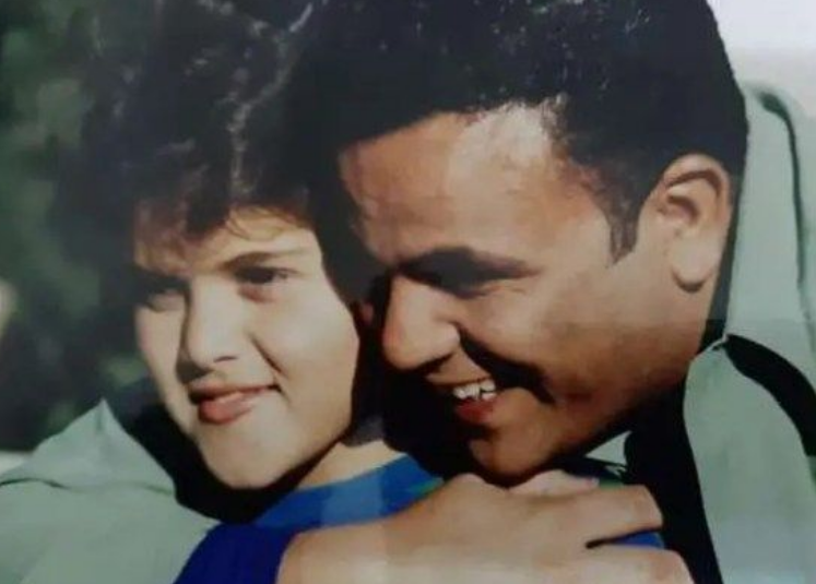 ظهور مفاجئ لطفل أغنية 