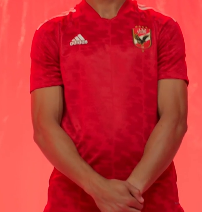 النادي الأهلي المصري يكشف عن قميصه الجديد