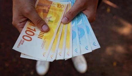 أبو الرب يكشف أسباب تأخر رواتب الموظفين الفلسطينيين وحجم الإنفاق على الأدوية