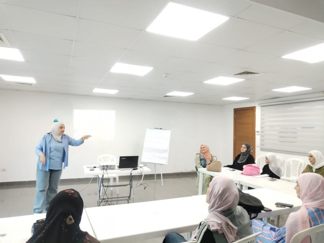 جمعية المواساة بالشراكة مع الشبكة العربية للتربية الشعبية/ الائتلاف التربوي، تنفّذ الجلسة الأولى لحلقة التعلّم والحوار