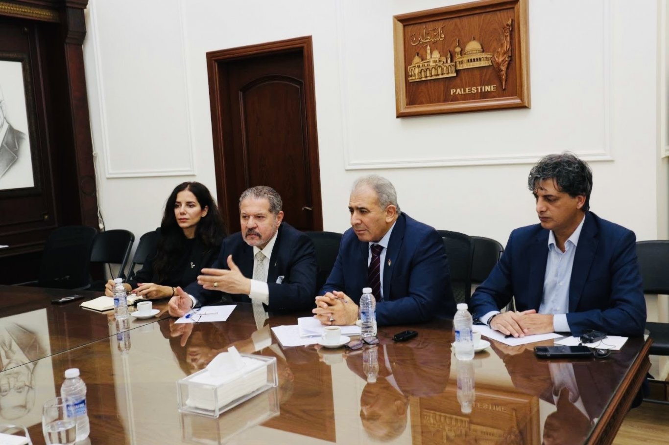 ياسر عباس والسفير الأسعد يبحثان مع مركز نورف الحوار الوطني وأوضاع اللاجئين في لبنان