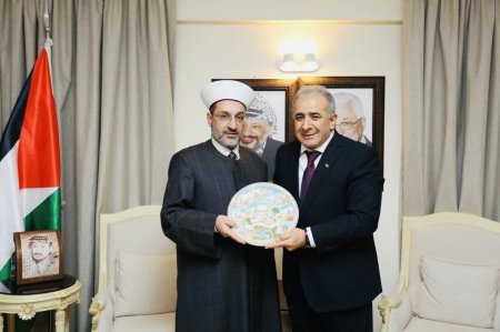 السفير الأسعد يلتقي إمام بلدة بر الياس الشيخ وسام عنوز