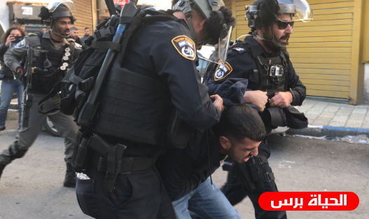 الاحتلال يعتقل طالبا ويصيب آخرين بالاختناق خلال اقتحام مدرسة في العيسوية