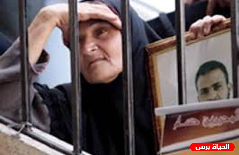 أهالي أسرى من غزة يزورونهم في سجن نفحة