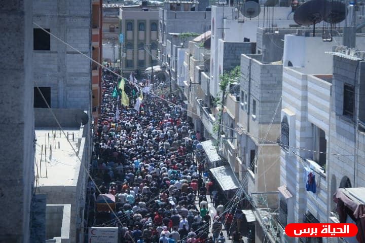 جماهير شعبنا تشيع جثامين خمسة شهداء شمال قطاع غزة