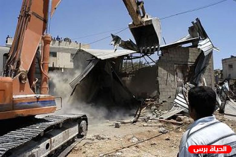 الاحتلال يخطر بهدم منزل ويصور غرفا سكنية شرق يطا جنوب الخليل