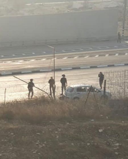 Reports: Palestinian shot and injured by Israeli soldiers at an army checkpoint near Jerusalem