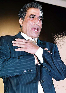 غوغل يحتفل بذكرى ميلاد أحمد زكي