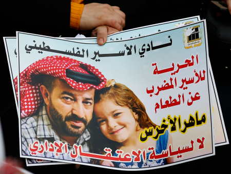 البيرة: دعوات لإنقاذ حياة الأسير ماهر الأخرس والأسرى المرضى